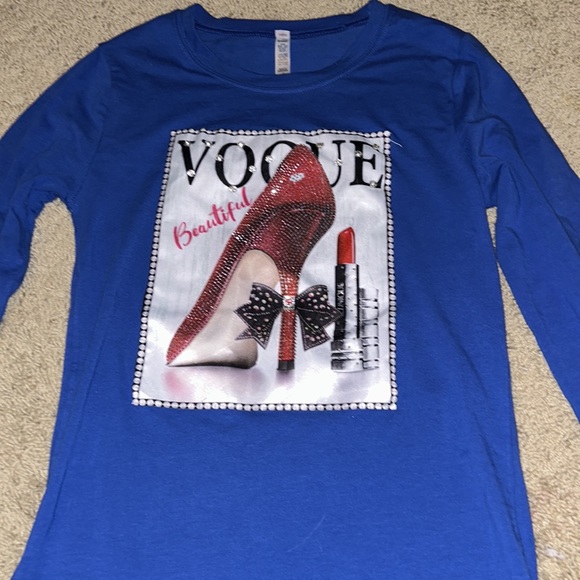 Vogue Shoe/lipstick graphic Long Sleeve shirt - Picture 2 of 5